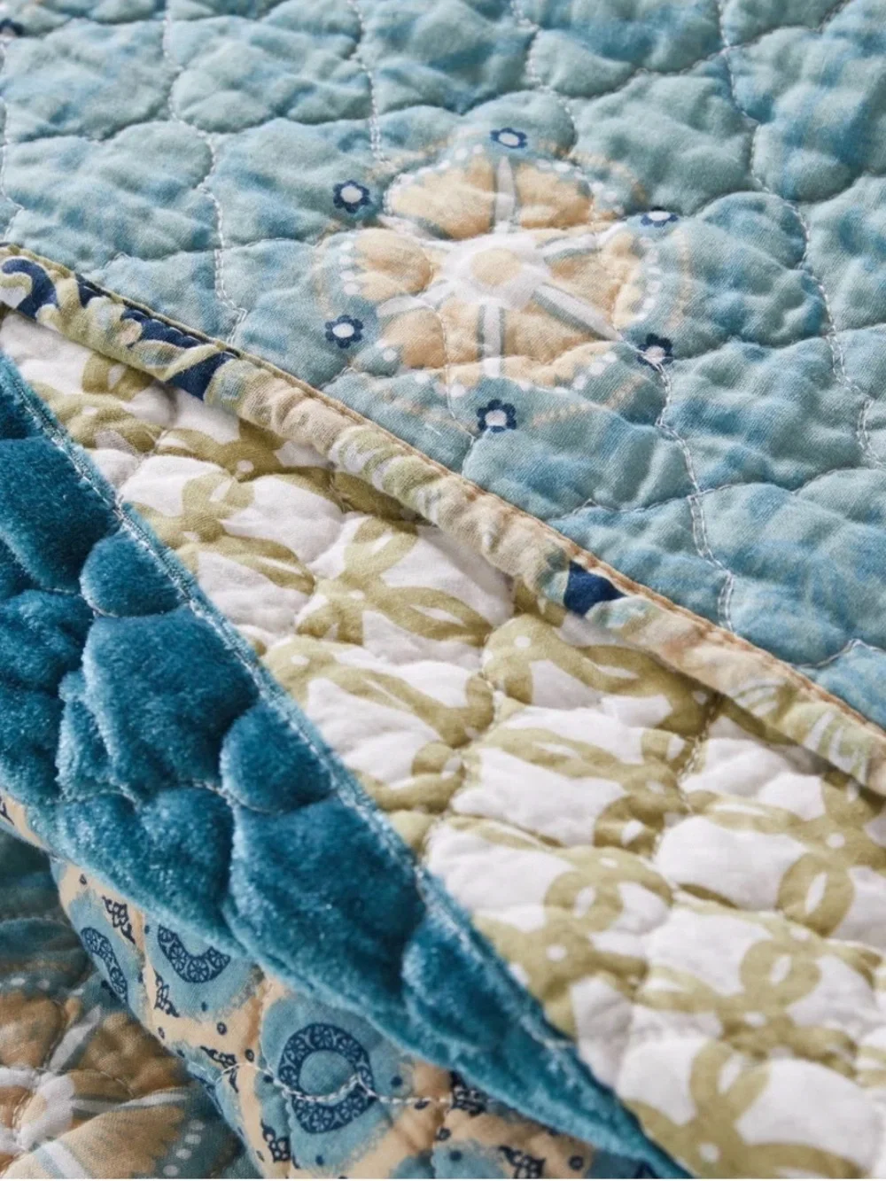 LNWOT JUMBO KING reversible quilt/2 sham set